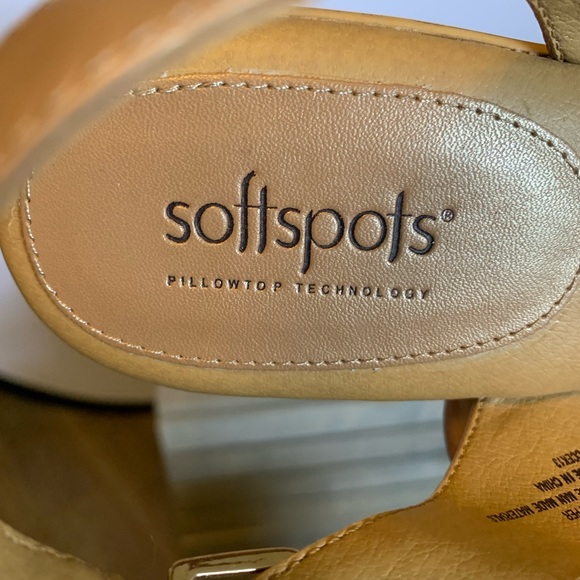 Soft spots leather sandals with 3” heels size 11WW, navy and camel - Picture 11 of 12